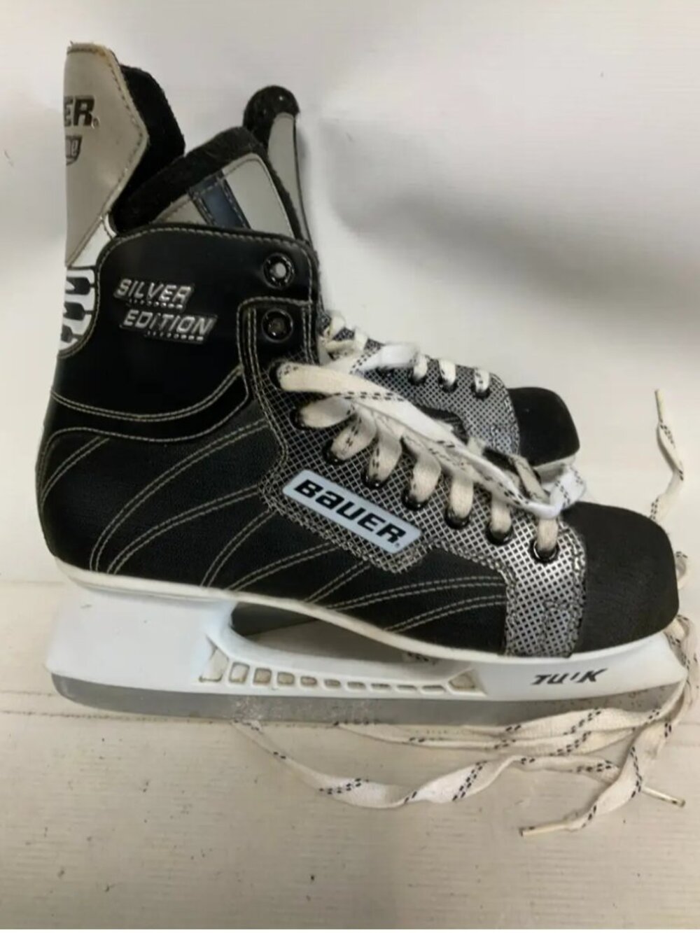 Mens Bayer Supreme ice hockey skates